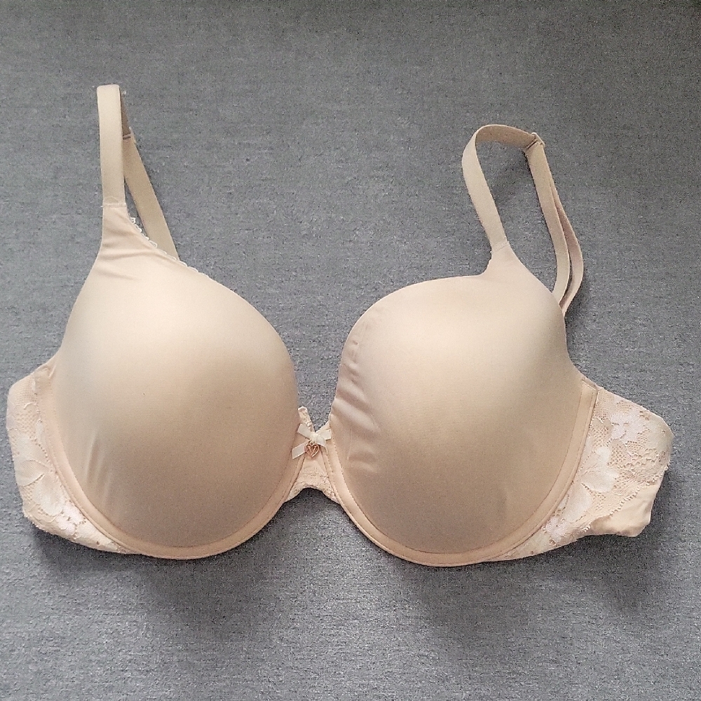 Victoria's Secret Cream Lace Bra